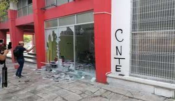 CNTE vandaliza oficinas de partidos políticos en Chiapas