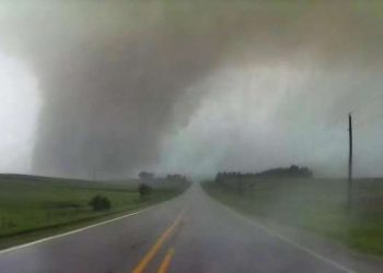 Tornado Devastador en Iowa Deja Varios Muertos en Medio de Fuertes Tormentas en EE.UU.