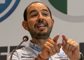 Sindicato de Electricistas Bloquea Sede del PAN; Marko Cortés Pide Intervención de AMLO