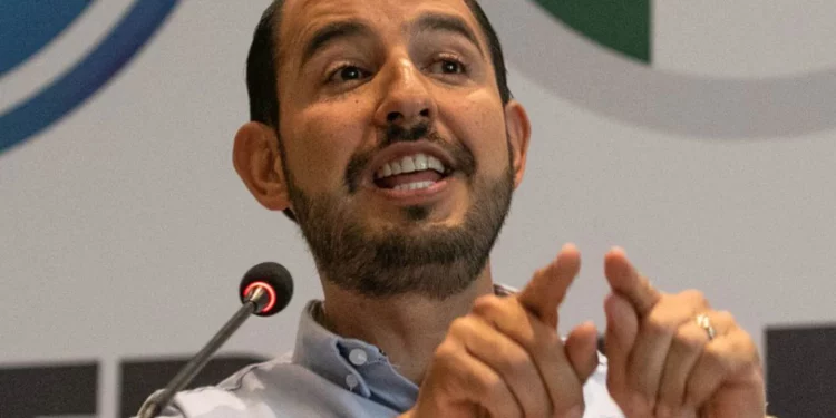 Sindicato de Electricistas Bloquea Sede del PAN; Marko Cortés Pide Intervención de AMLO