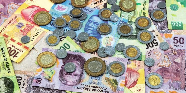 Peso Mexicano Se Mantiene Firme Frente al Dólar en Medio de Especulaciones sobre la Fed