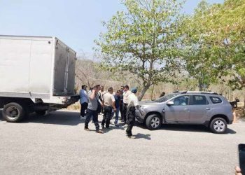 Policías detienen vehículos con casi 85 mil boletas electorales en Hopelchén, Campeche