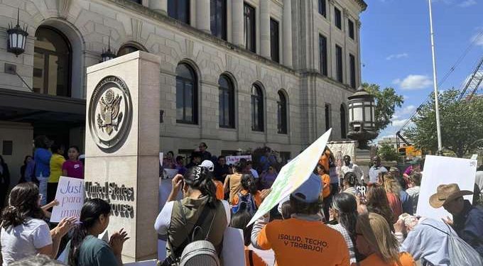 Iowa refuerza su postura con polémica ley migratoria