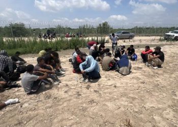 Operativo en Texas: 11 Migrantes Hospitalizados y 7 Arrestados por Contrabando