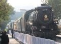 Gran expectación por el paso de la locomotora ‘La Emperatriz 2816’ en CDMX