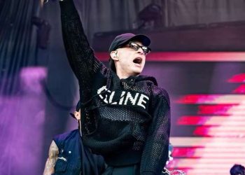 Peso Pluma sufre fractura en el pie durante show en Nueva York; está hospitalizado