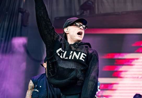 Peso Pluma sufre fractura en el pie durante show en Nueva York; está hospitalizado