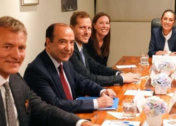 Sheinbaum Se Reúne con CEO de Walmart Internacional para Discutir Inversiones en México