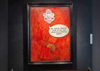 Activistas Vandalizan Retrato del Rey Carlos III con Imagen de “Wallace y Gromit”