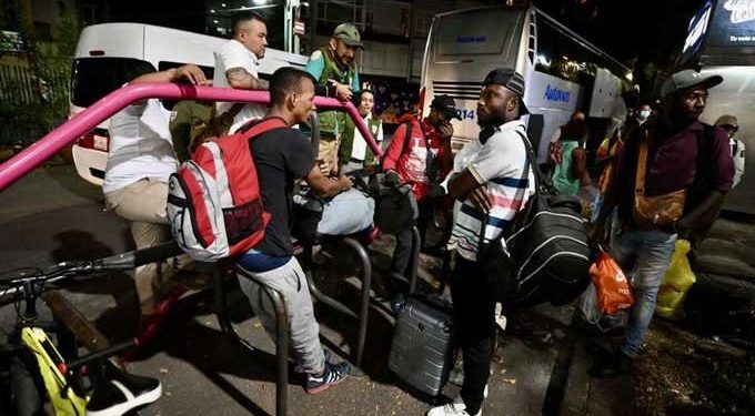 Migrantes Pagaban Hasta 600 Pesos por un Espacio en el Campamento: Revela INM