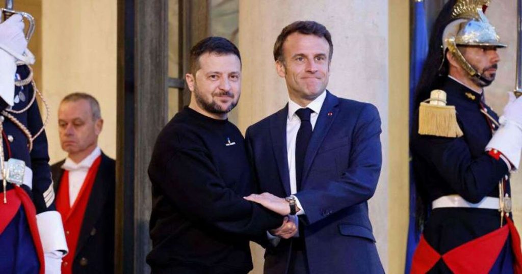 Durante la conmemoración del 80 aniversario del desembarco de Normandía, Macron subraya la importancia de apoyar a Ucrania en su lucha por la libertad