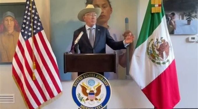 Ken Salazar: Elección de jueces por voto popular podría dañar la democracia y la economía