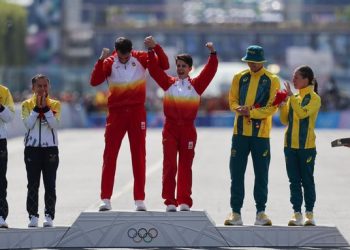 María Pérez y Álvaro Martín ganan el oro en el relevo mixto de marcha