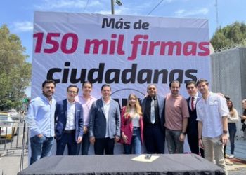 Marea Rosa entrega más de 150 mil firmas al TEPJF contra la sobrerrepresentación