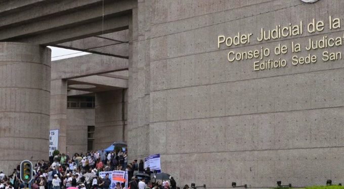 Poder Judicial de México en paro indefinido exigiendo diálogo con el gobierno