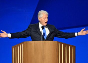 Bill Clinton bromea sobre McDonald’s en un cautivador discurso en la Convención Demócrata