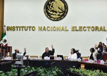 INE aprueba reparto de plurinominales para el Senado; confirma senaduría de Javier Corral