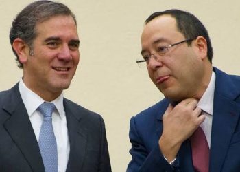 AMLO Critica a Córdova y Murayama por Contradicciones sobre Sobrerrepresentación