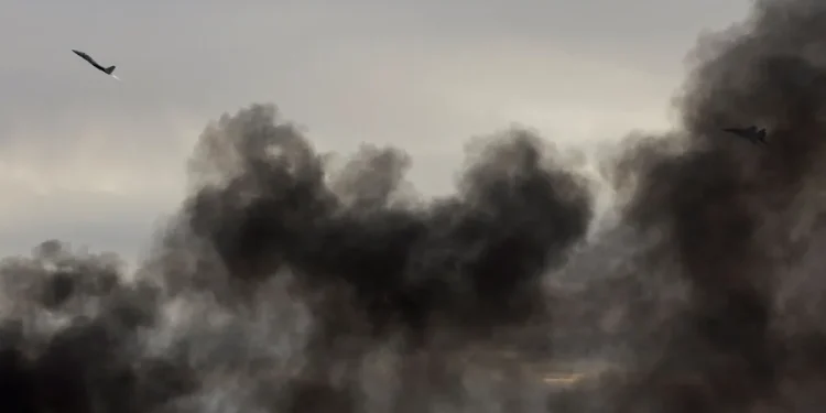 Israel ataca almacén de armas de Hizbulá en el sur del Líbano