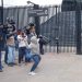 Estudiantes de Ayotzinapa protestan lanzando petardos al Senado