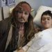 Johnny Depp sorprende a niños hospitalizados en San Sebastián como Jack Sparrow