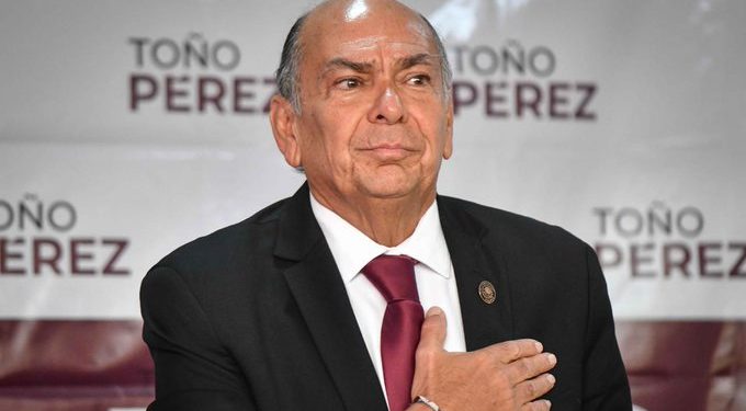 Hospitalizan a Antonio Pérez Garibay, padre de ‘Checo’ Pérez, tras sufrir un preinfarto