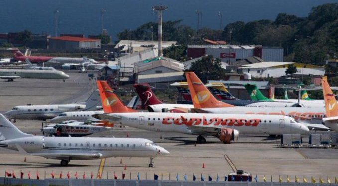 Conexión aérea de Venezuela reducida en 54 % tras suspensión de vuelos internacionales