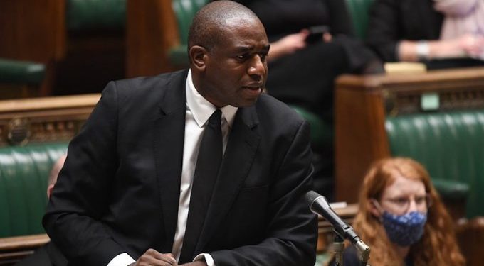 Reino Unido suspende exportaciones de armas a Israel