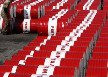 Precios del petróleo bajan más de 1 dólar por barril por preocupaciones sobre demanda