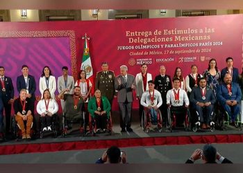 Entrega de premios a medallistas: AMLO otorga estímulos económicos a atletas de París 2024