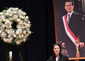 Fujimori recibe honores de Estado en su despedida en el Palacio de Gobierno