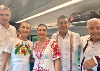 AMLO y Sheinbaum inician el primer viaje del Tren P’atal de Cancún a Chichén Itzá