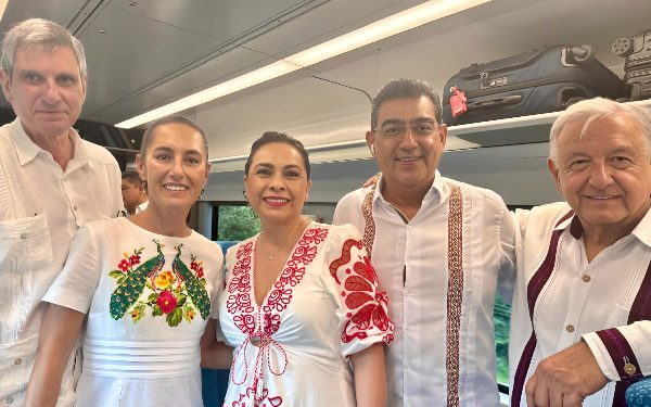 AMLO y Sheinbaum inician el primer viaje del Tren P’atal de Cancún a Chichén Itzá