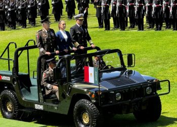 Sheinbaum reafirma compromiso con la Constitución ante las Fuerzas Armadas