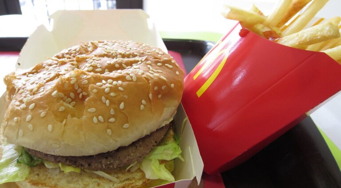 Suman 75 infectados de E. coli en EE. UU. por hamburguesas contaminadas de McDonald’s