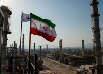 Petróleo sube ante posible ataque israelí a instalaciones en Irán