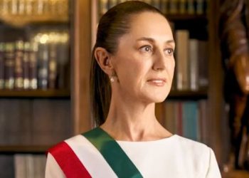 Claudia Sheinbaum muestra su foto oficial como presidenta: Palacio Nacional