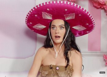 Katy Perry disfruta una sorpresa única de un mariachi femenino en Pinky Promise