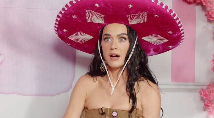 Katy Perry disfruta una sorpresa única de un mariachi femenino en Pinky Promise