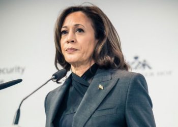 Kamala Harris felicita a Donald Trump por su victoria y aboga por una transición pacífica de poder