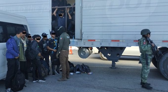 257 migrantes fueron rescatados en Chihuahua tras ser encontrados en un tractocamión