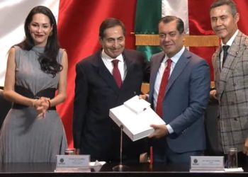 Hacienda entrega al Congreso el Paquete Económico 2025 con déficit de 3.9% del PIB