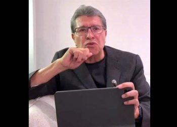 Monreal se disculpa tras usar helicóptero y recibir críticas de Claudia Sheinbaum