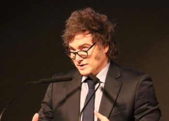 Milei defiende gestión privada de criptomonedas y critica control estatal