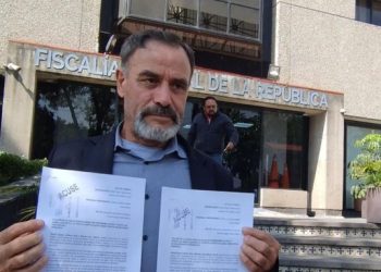 “LeBarón presenta denuncias por terrorismo ante la FGR tras violencia en México”
