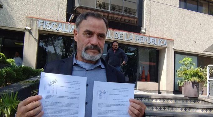 “LeBarón presenta denuncias por terrorismo ante la FGR tras violencia en México”