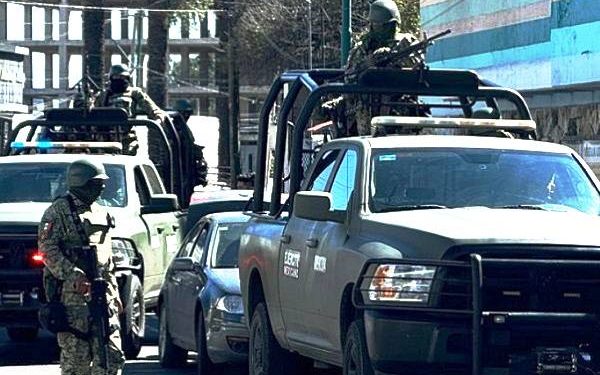 Detienen a siete funcionarios municipales en operativo en Edomex