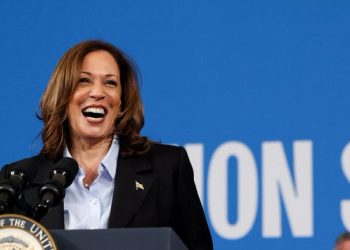 Kamala Harris lidera intención de voto entre latinos en estados clave frente a Trump