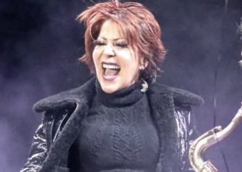 Alejandra Guzmán sigue adelante con su gira tras la pérdida de su madre, Silvia Pinal