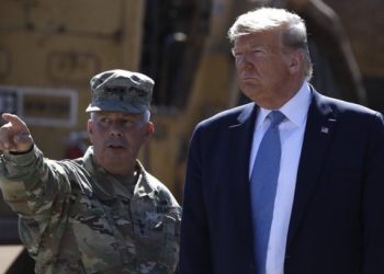 Trump busca que policías actúen como agentes migratorios; alcalde de Chicago responde